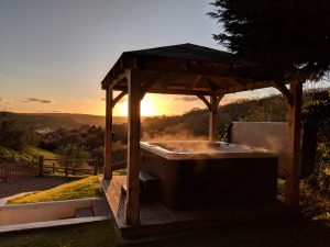 Owl Hot Tub in the private garden seating 8 - peace and tranquility